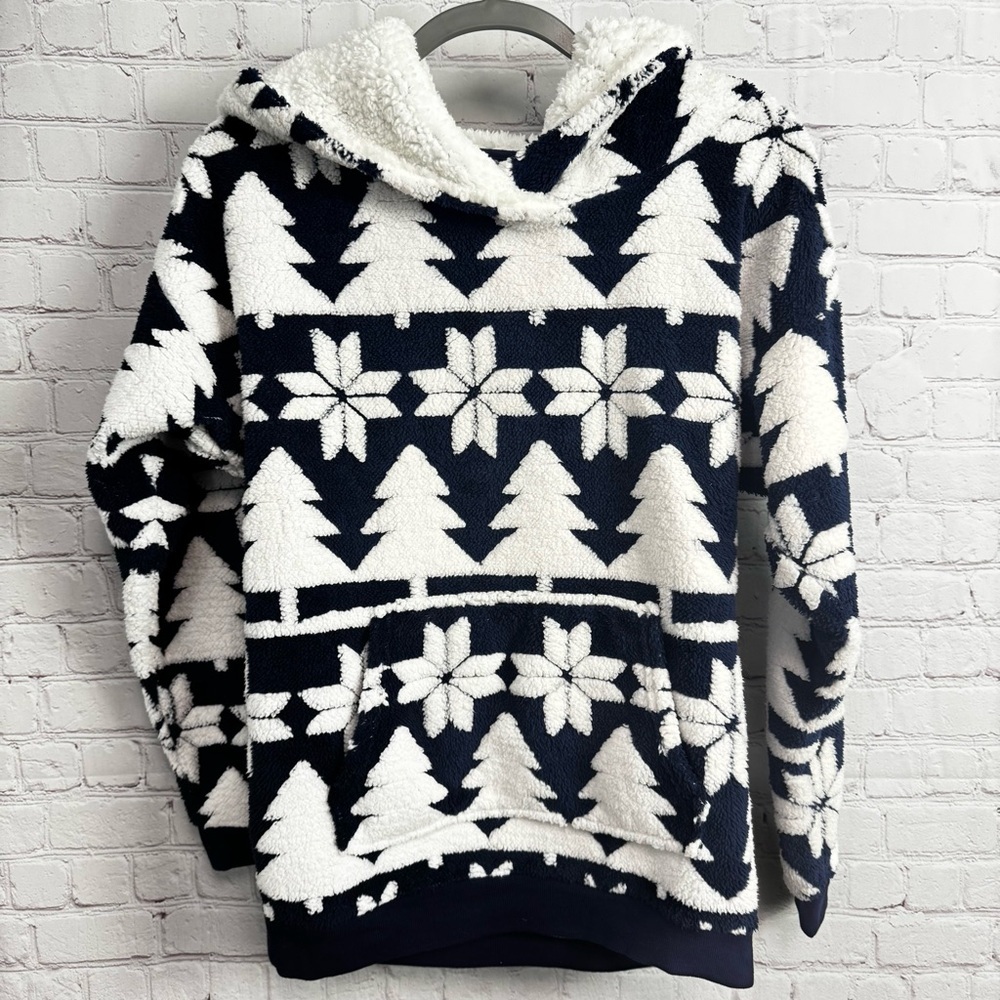 Vera Bradley winter scene blue and white pullover sweater size XS cozy cabin cor